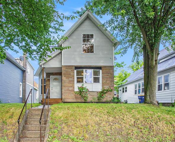front view picture of 123 Diamond Avenue Se, Grand Rapids, MI. 49506