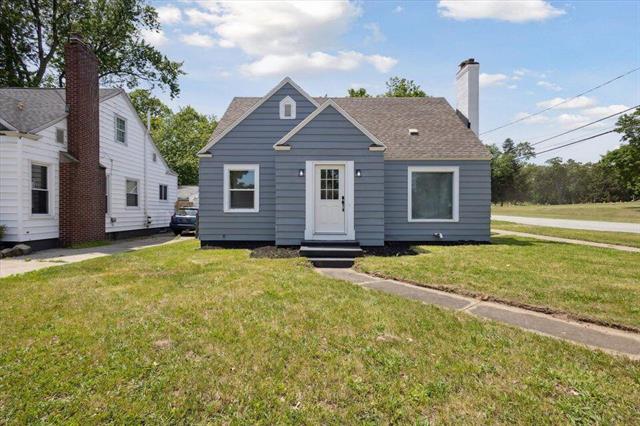 front view picture of 1557 Garfield Avenue Nw, Grand Rapids, MI. 49504