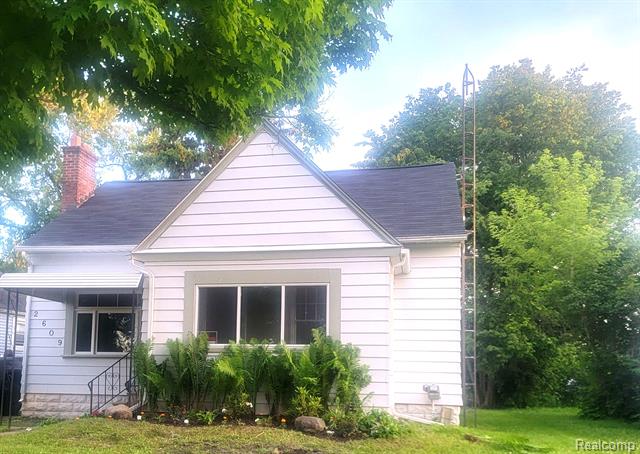 front view picture of 2609 Berkley Street, Flint, MI. 48504