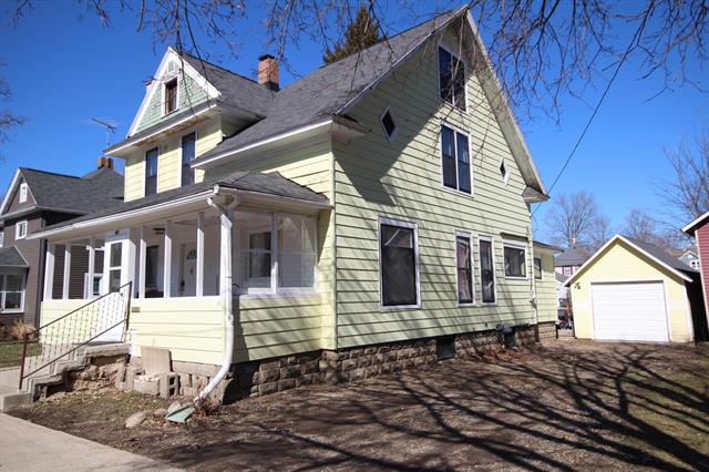front view picture of 114 E Park Street, Vicksburg, MI. 49097