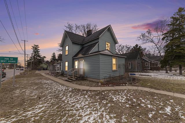 front view picture of 630 W Eighth, Traverse City, MI. 49684
