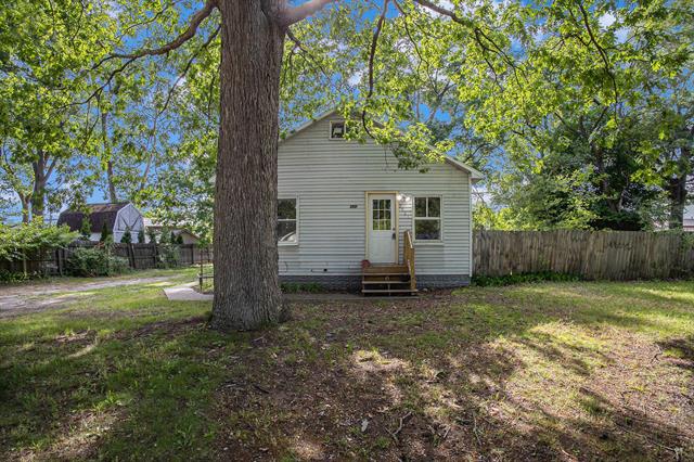 front view picture of 2921 Continental Street, Muskegon, MI. 49444