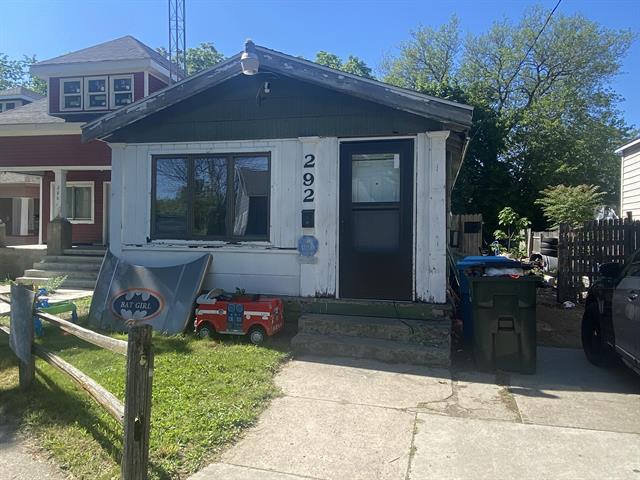 front view picture of 292 Irwin Avenue, Muskegon, MI. 49442