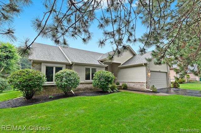 front view picture of 1841 Megans Meadow Dr, Walled Lake, MI. 48390