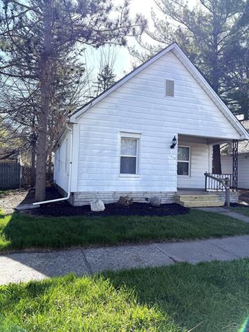 front view picture of 2418 S Niagara, Saginaw, MI. 48602