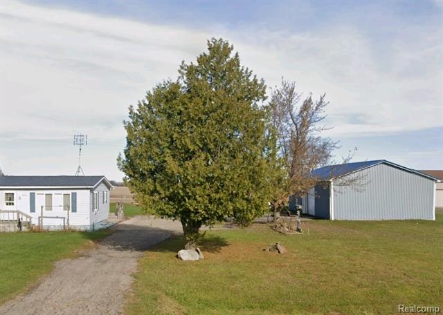 front view picture of 6946 Clifford Road, Marlette, MI. 48453