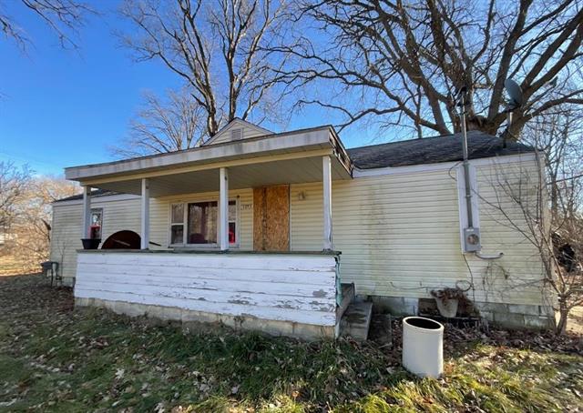 front view picture of 1395 W Yale, Flint, MI. 48505