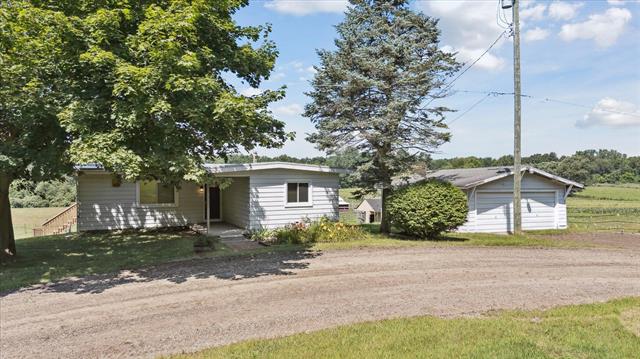 front view picture of 6570 Farley Road, Pinckney, MI. 48169