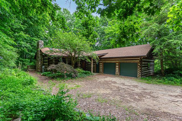 front view picture of 1874 Yeckley Road, Hastings, MI. 49058
