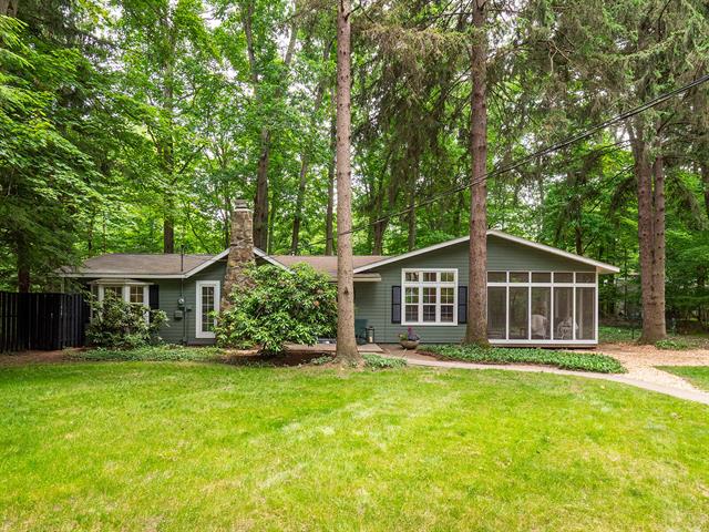 front view picture of 6670 Ravenswood Avenue, Sawyer, MI. 49125