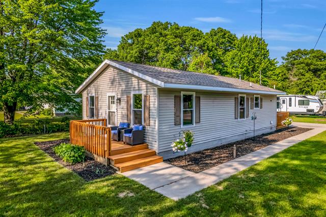 front view picture of 1446 Riblet Street, Muskegon, MI. 49445