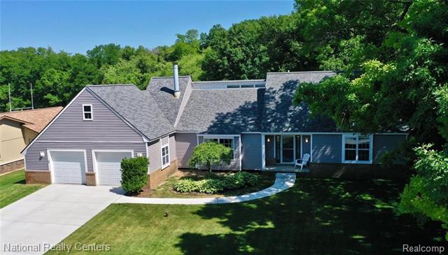 front view picture of 1653 Commerce Pines Dr, Walled Lake, MI. 48390