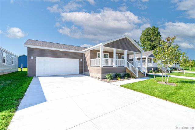 front view picture of 2764 Naples Court, Lapeer, MI. 48446