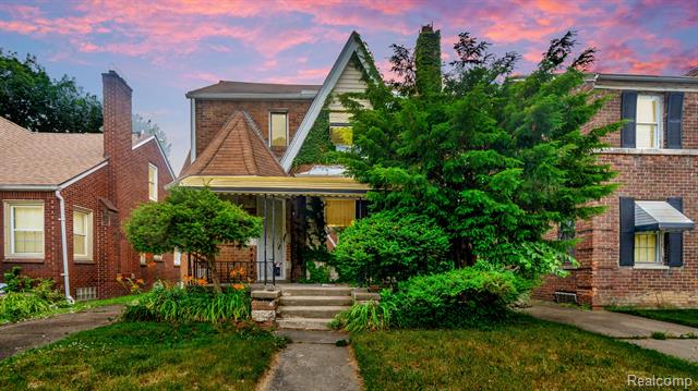 front view picture of 16595 Pinehurst Street, Detroit, MI. 48221