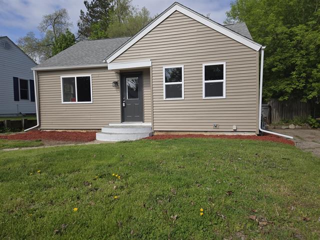 front view picture of 137 Wiltshire Avenue, Battle Creek, MI. 49015