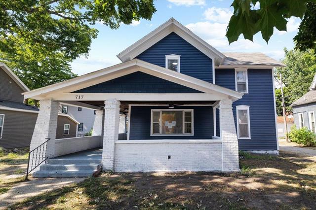 front view picture of 717 Watson Street Sw, Grand Rapids, MI. 49504