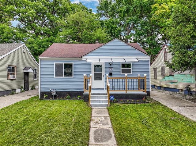 front view picture of 19766 Biltmore Street, Detroit, MI. 48235