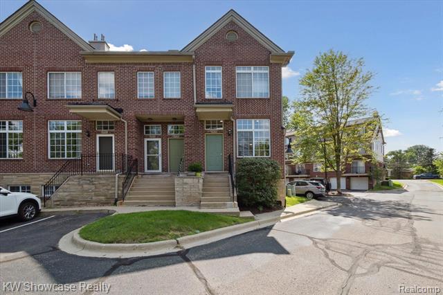 front view picture of 1456 Silverbrook Ridge Dr, Walled Lake, MI. 48390