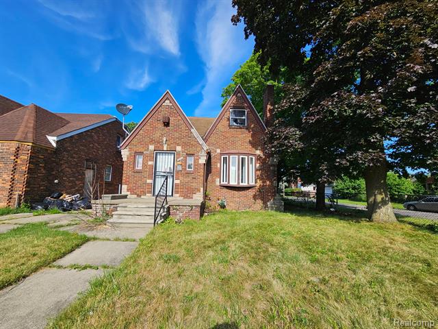 front view picture of 9900 Robson Street, Detroit, MI. 48227