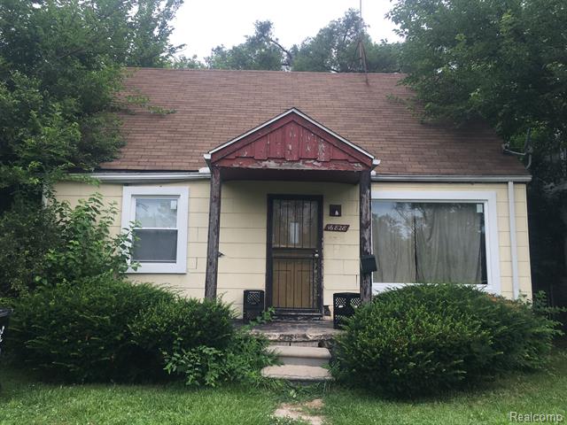 front view picture of 16828 W Chicago Street, Detroit, MI. 48228