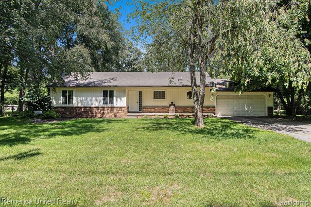 front view picture of 1840 Copperbell Dr, Walled Lake, MI. 48390
