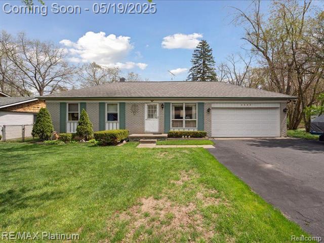 front view picture of 2338 Roselawn St, Walled Lake, MI. 48390