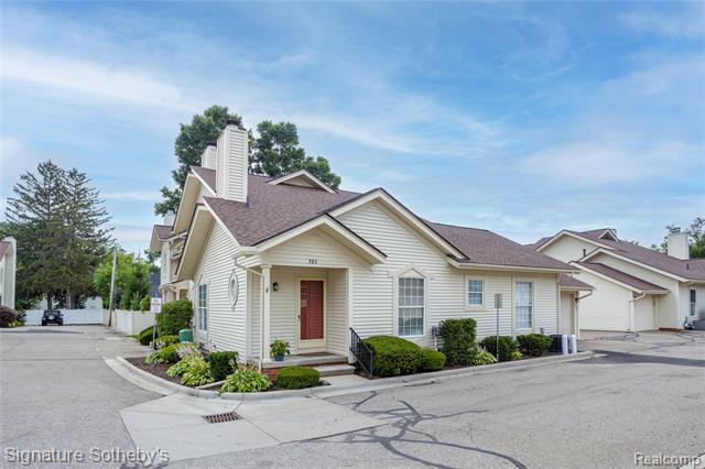 front view picture of 325 W Ann Arbor Trail, Plymouth, MI. 48170