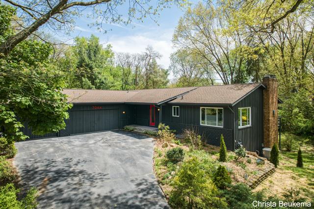 front view picture of 7044 Cascade Road Se, Grand Rapids, MI. 49546
