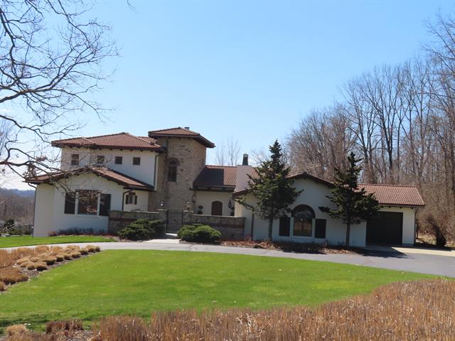 front view picture of 969 Skyevale Drive Ne, Ada, MI. 49301