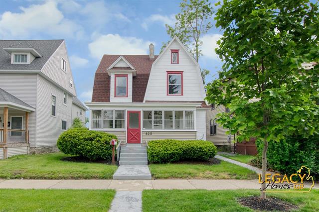 front view picture of 820 Henry Avenue Se, Grand Rapids, MI. 49507