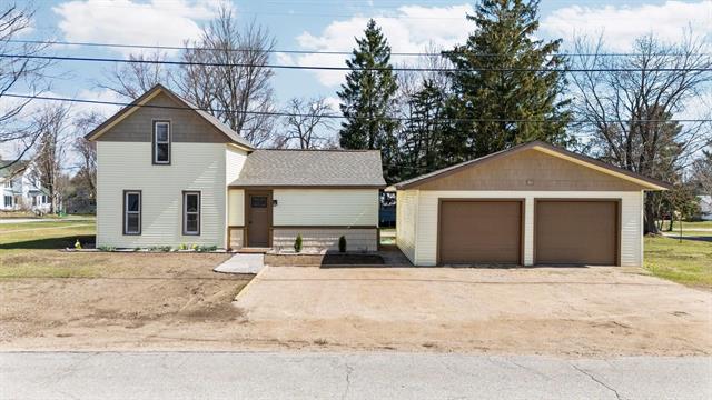 front view picture of 419 S Cherry Street, Kalkaska, MI. 49646