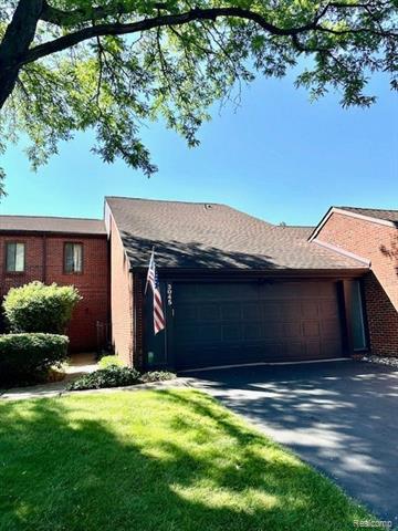 front view picture of 3045 Lindenwood Drive, Dearborn, MI. 48120
