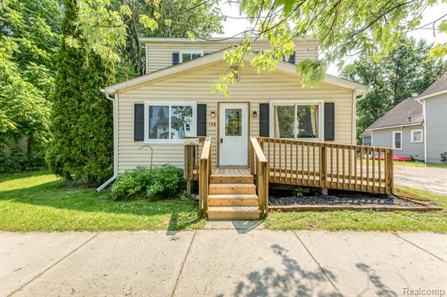 front view picture of 140 N Howard Avenue, Croswell, MI. 48422