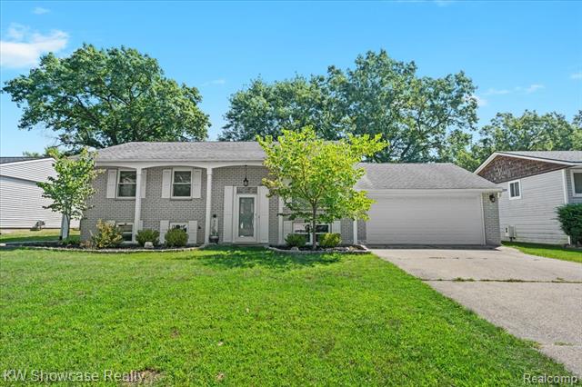 front view picture of 2370 Roselawn St, Walled Lake, MI. 48390