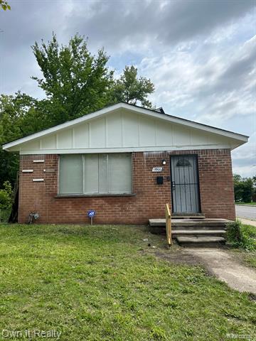 front view picture of 13900 Sussex Street, Detroit, MI. 48227