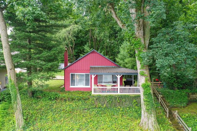 front view picture of 59924 Oakwood Beach Drive, Three Rivers, MI. 49093