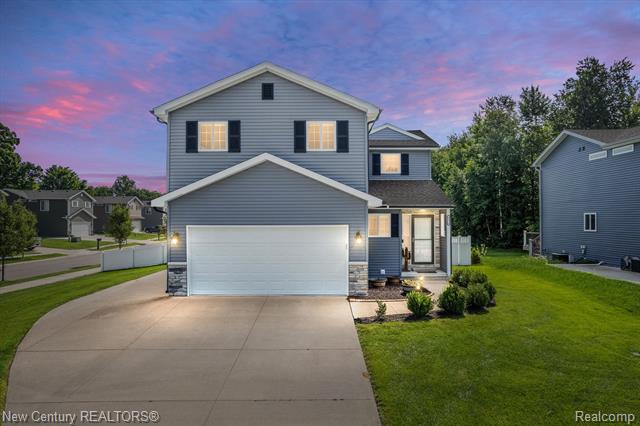 front view picture of 6576 Skylar Lane, Waterford, MI. 48327