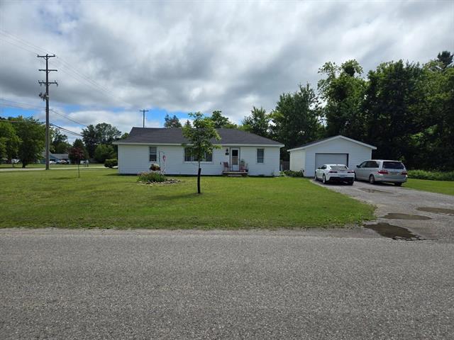 front view picture of 501 Ninth Avenue, Tawas City, MI. 48763