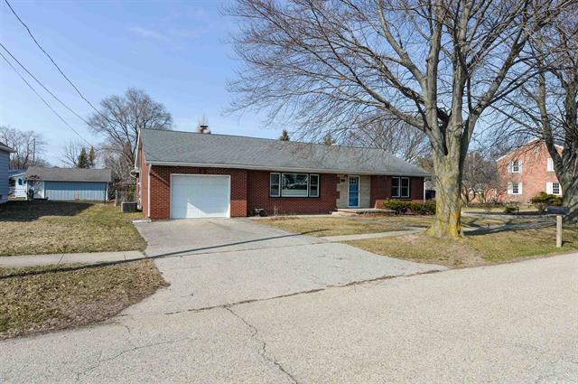 front view picture of 603 E Bay Street, East Tawas, MI. 48730