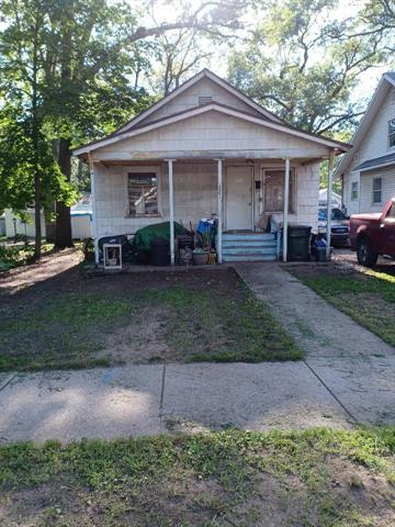 front view picture of 1861 Elwood Street, Muskegon, MI. 49442