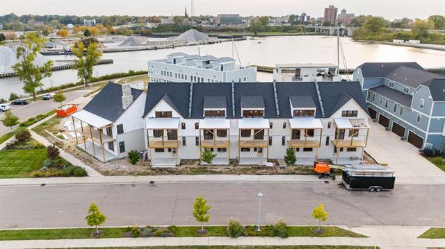 front view picture of 982 Harbor Drive E, Saint Joseph, MI. 49085