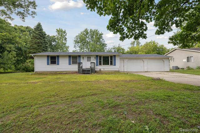 front view picture of 3250 Carr Street, Flint, MI. 48506
