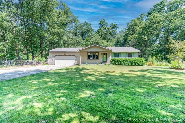 front view picture of 4102 Macarthur Road, Muskegon, MI. 49442