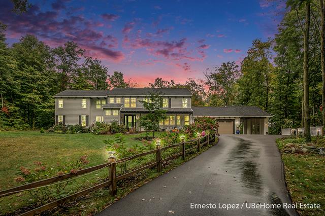 front view picture of 6467 118Th Avenue, Fennville, MI. 49408
