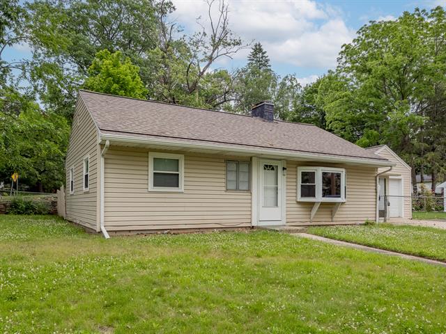 front view picture of 909 Royce Avenue, Kalamazoo, MI. 49001