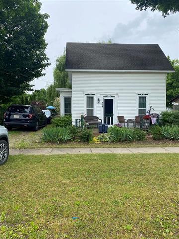 front view picture of 209 N Pine Street, Lake City, MI. 49651