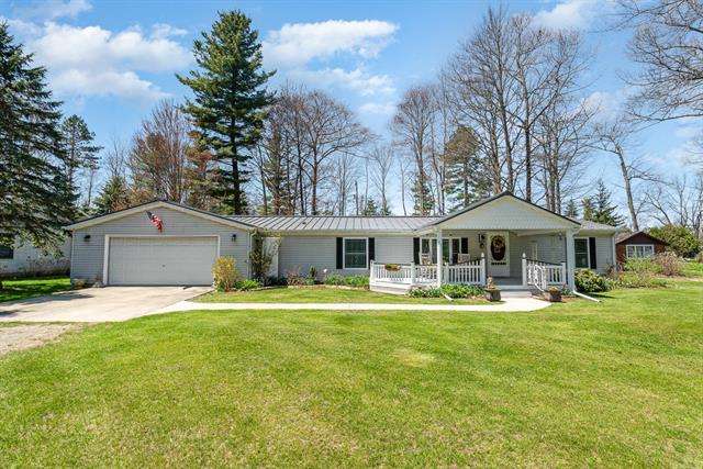 front view picture of 2423 West Drive, Tawas City, MI. 48763