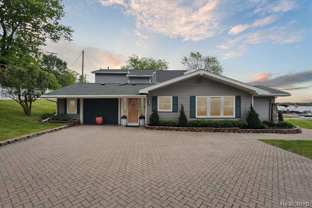 front view picture of 3761 Hunt Road, Lapeer, MI. 48446
