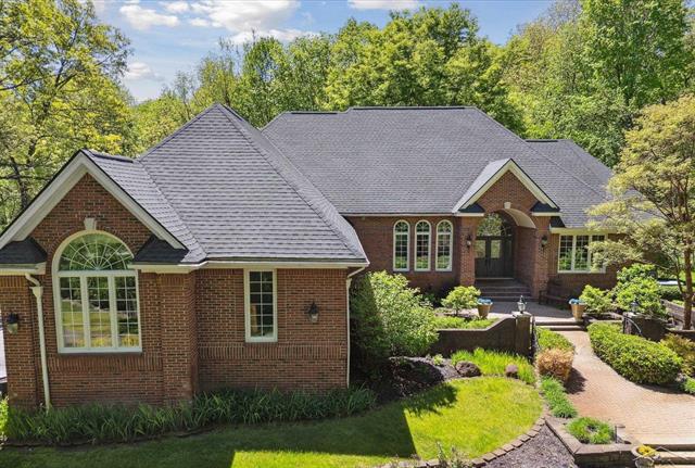 front view picture of 3283 Foxfire Dr, Milford, MI. 48380