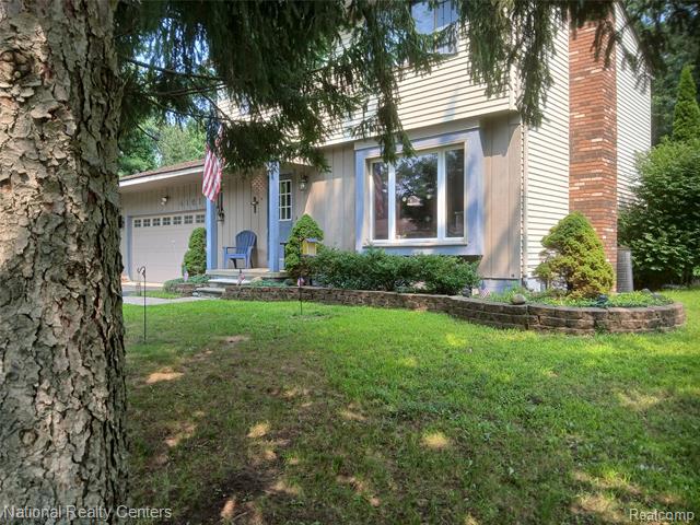 front view picture of 4161 Highland Ct, West Bloomfield, MI. 48323